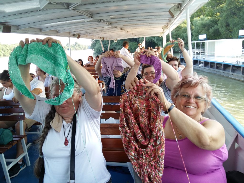 Kössünk lányok hajó kirándulás.